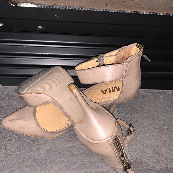 New Tan Mia heels - Picture 2 of 4